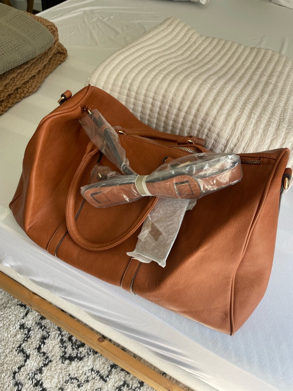 NWT Sole Society Weekender Duffle Bag - Cognac - Picture 2 of 4
